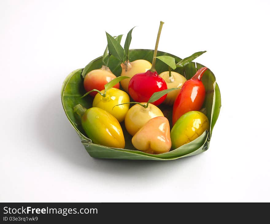 Deletable imitation fruits on banana leaf