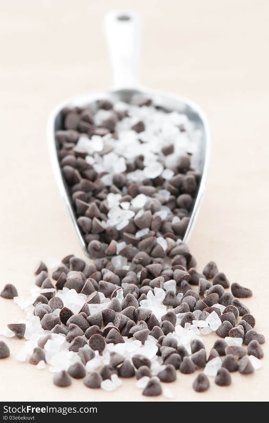 Chocolate flakes with salt