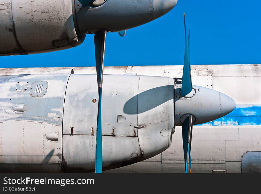 Close up view of a propeller airplane