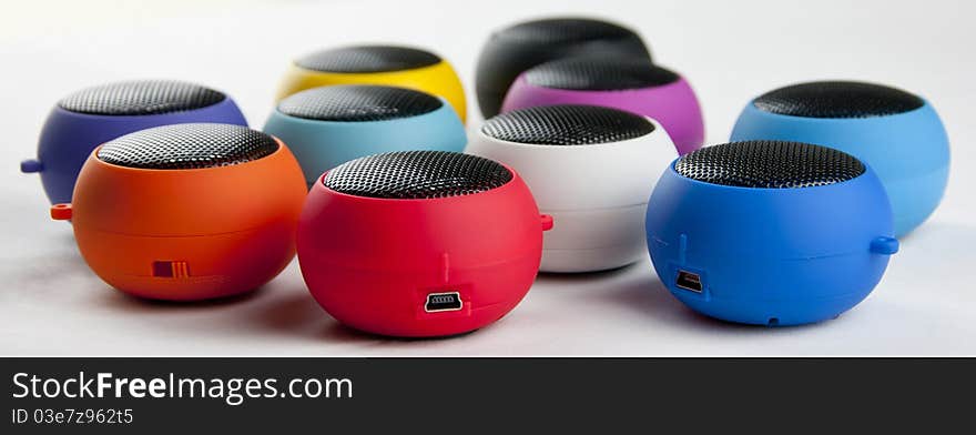 Multi color portable usb mini speaker, use for cell phone, notebook...to play music anytime and anywhere
