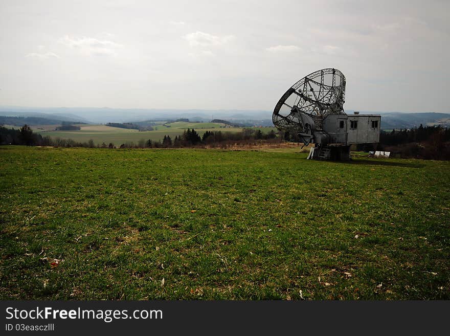 Radio astronomical antenna