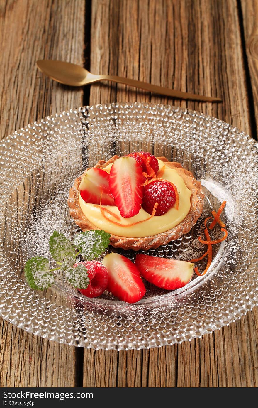 Fruit tart with pudding