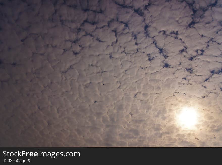 Day of sunlight behind cloud