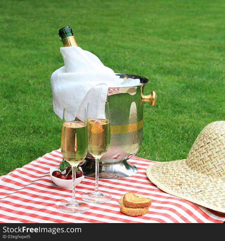 Champagne in the glass at a summer picnic