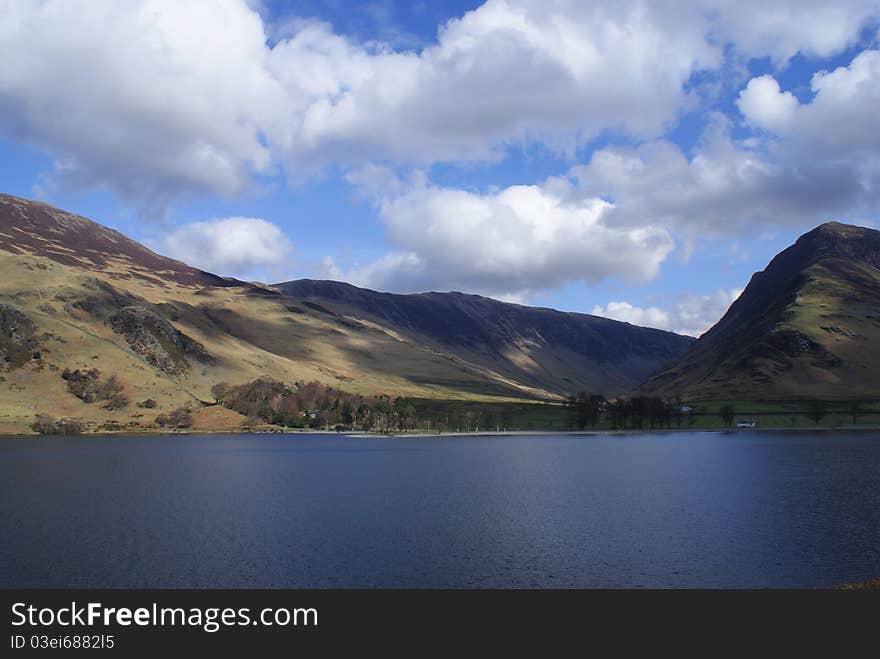 Looking across buttermere east to west. Looking across buttermere east to west