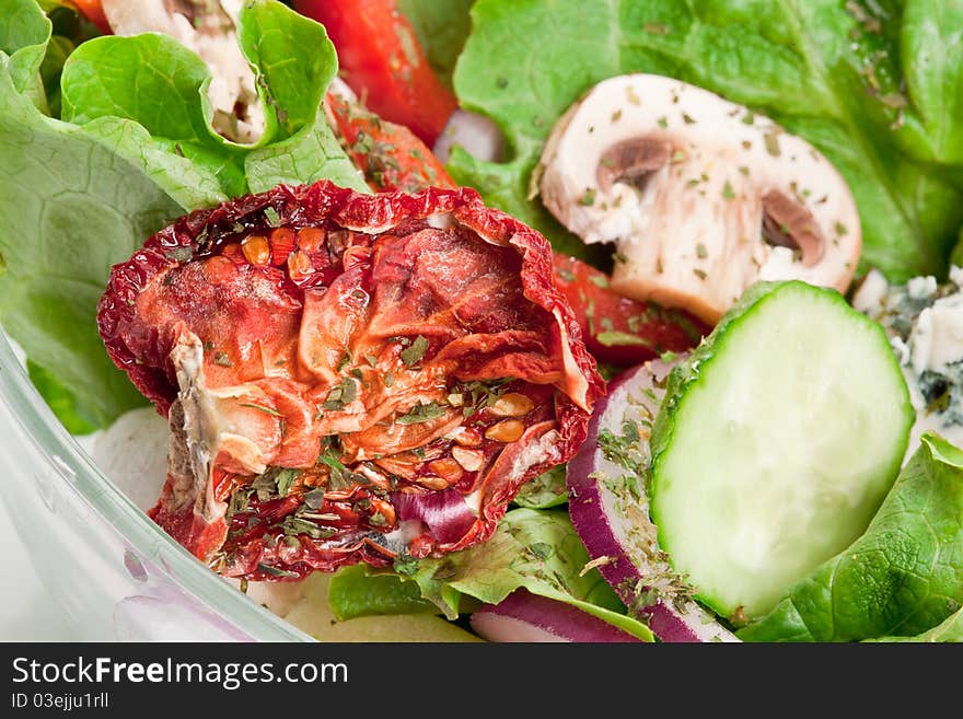 Salad with dried tomatoes, champignon and onion.