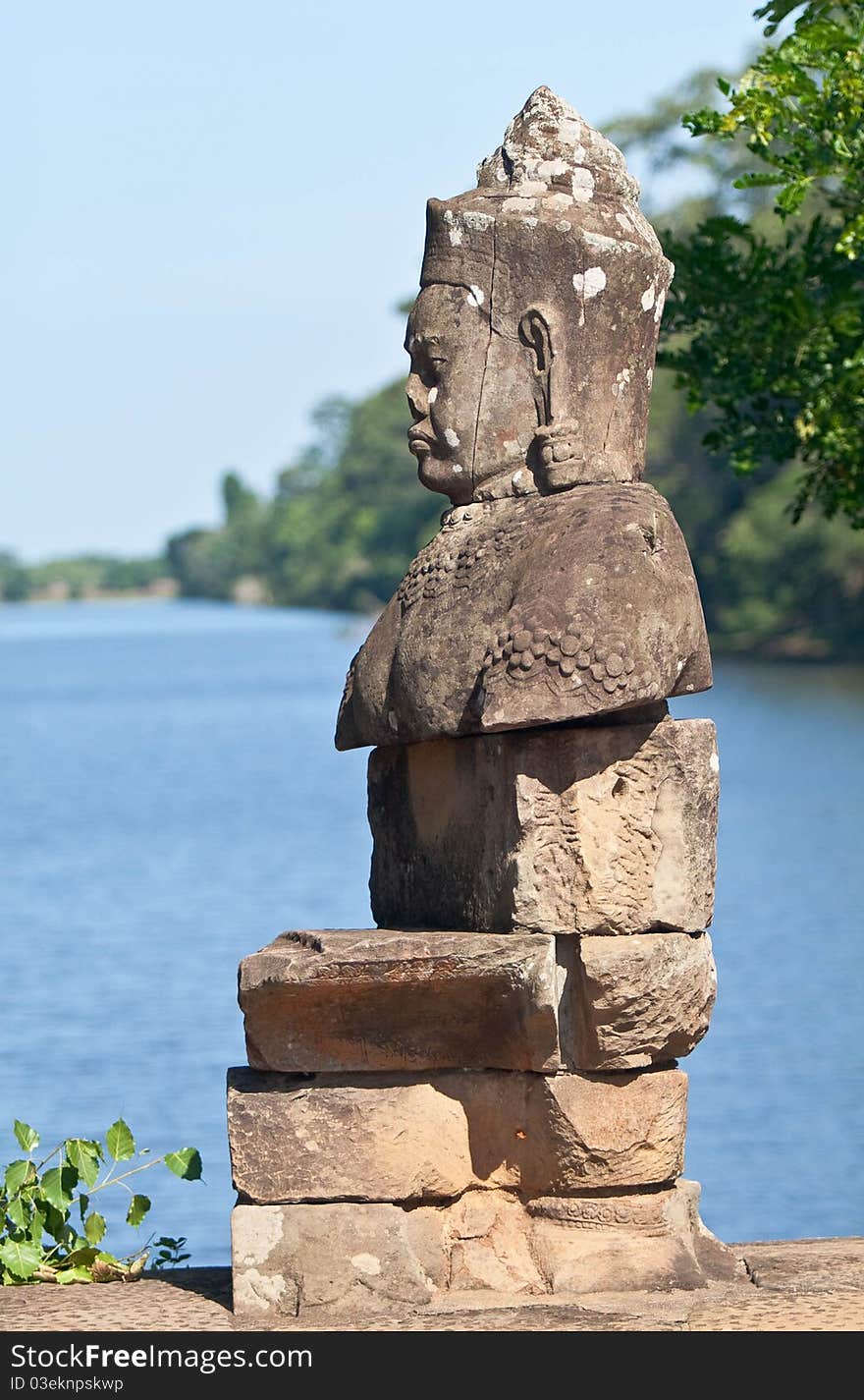 Angkor Statue