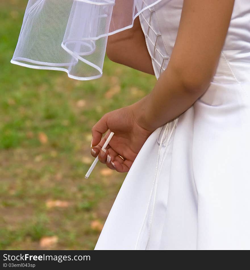 Wedding smoke break