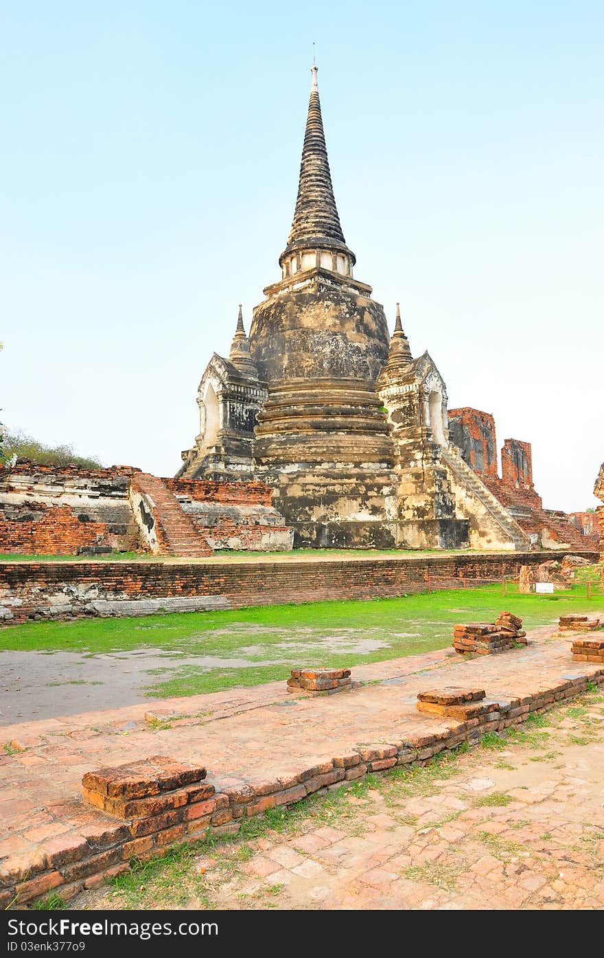 Ancient stupa in Abandoned outside Ayutthaya. Thailand