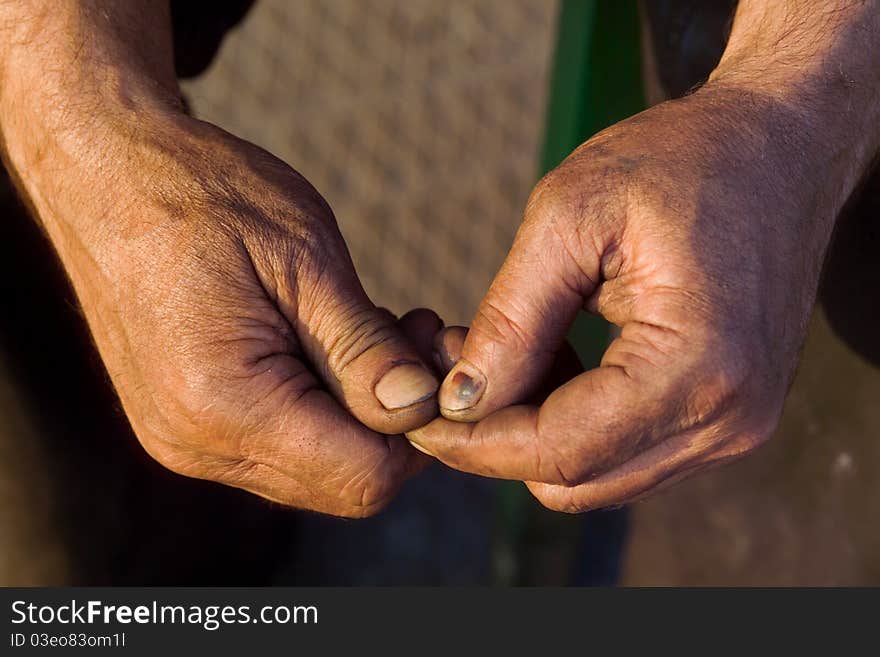 Soiled hands of the working of the engine oil. Rest after hard work