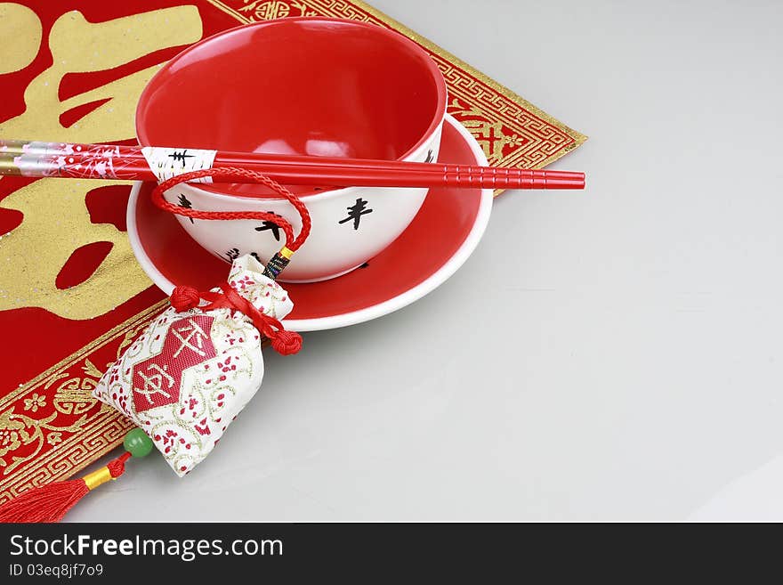 In Chinese new year,people always use red tableware to hope goodness for the future. In Chinese new year,people always use red tableware to hope goodness for the future