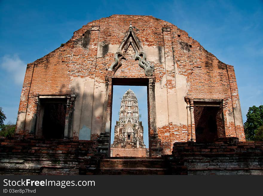 Wat Chaiwatthanaram  is another monastery; King Prasat Thong commanded it built. The great beauty has been reflected from the main stupa and its satellite stupas along the gallery, an architecture influenced by Khmer. Wat Chaiwatthanaram  is another monastery; King Prasat Thong commanded it built. The great beauty has been reflected from the main stupa and its satellite stupas along the gallery, an architecture influenced by Khmer.