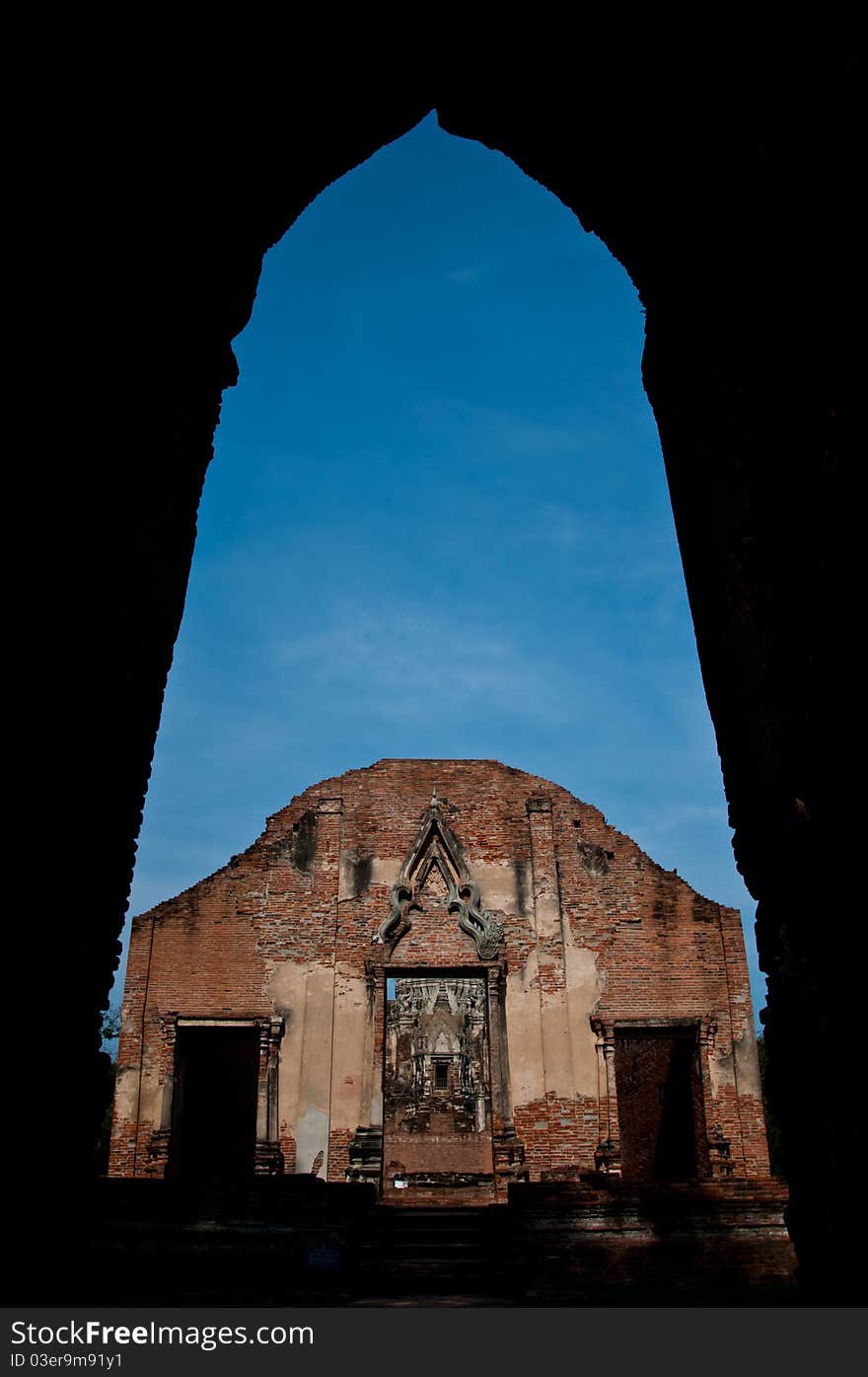 Wat Chaiwatthanaram  is another monastery; King Prasat Thong commanded it built. The great beauty has been reflected from the main stupa and its satellite stupas along the gallery, an architecture influenced by Khmer. Wat Chaiwatthanaram  is another monastery; King Prasat Thong commanded it built. The great beauty has been reflected from the main stupa and its satellite stupas along the gallery, an architecture influenced by Khmer.