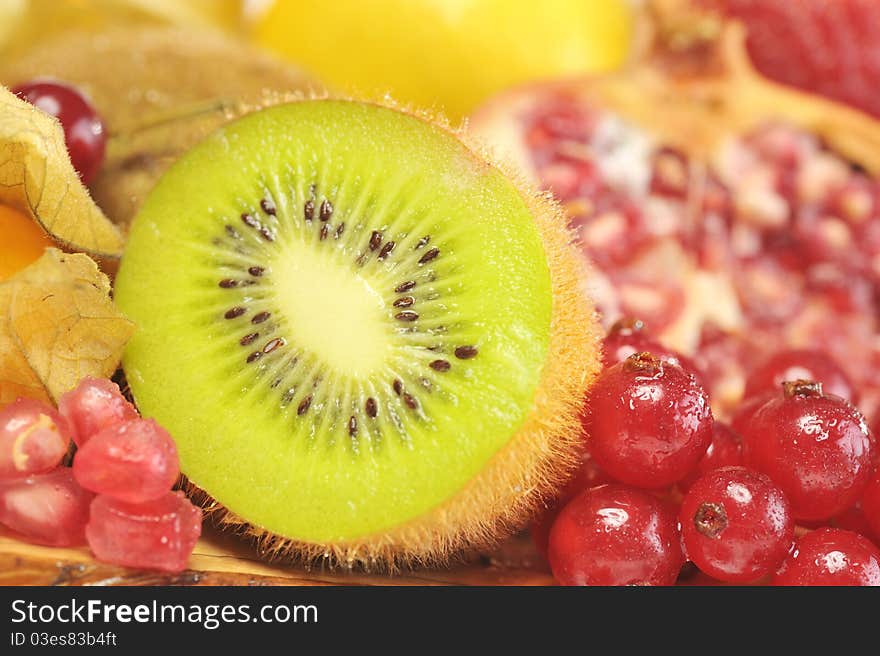 Kiwi and red currant