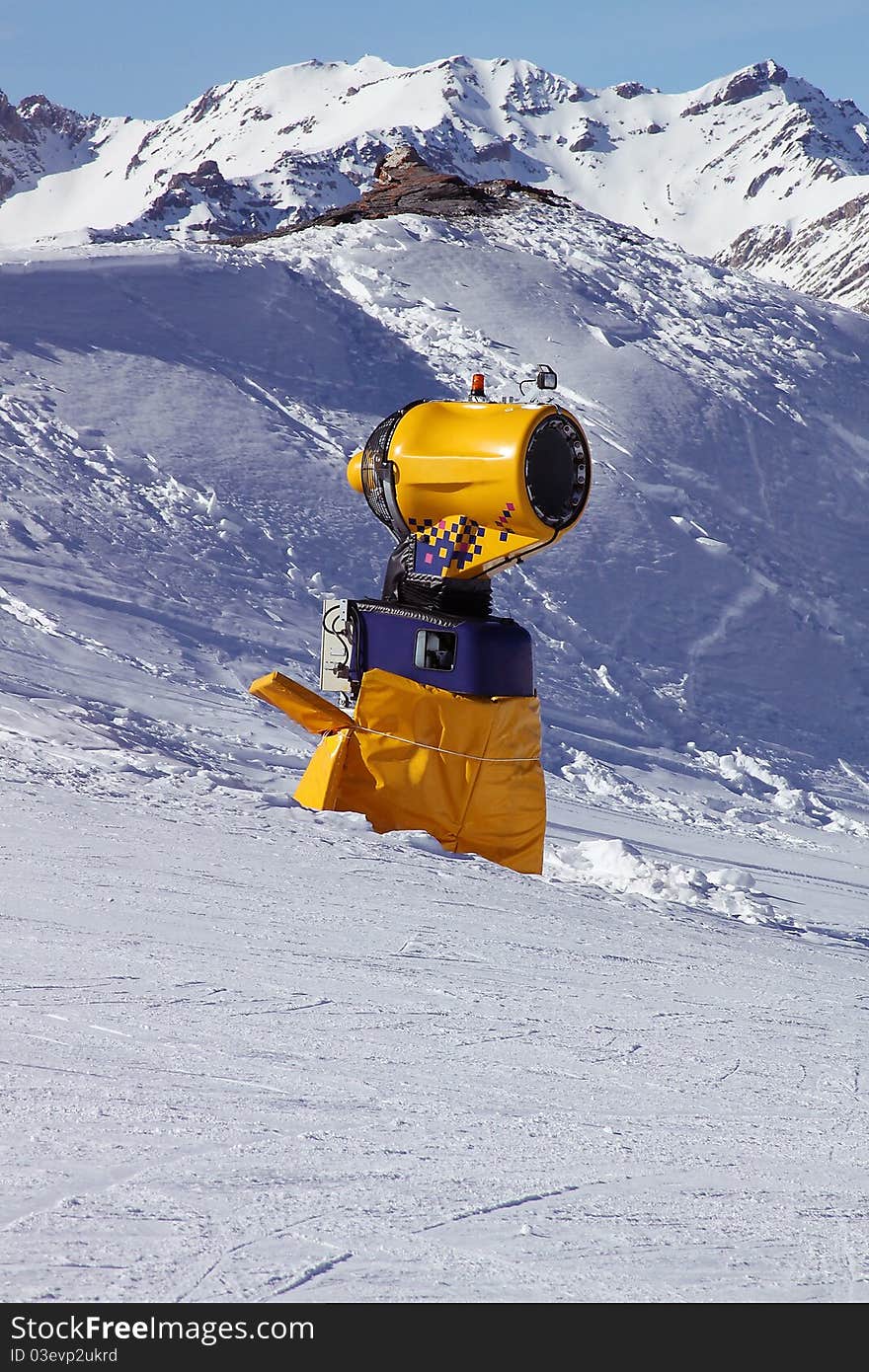 Snow Cannon On The Mountains Background