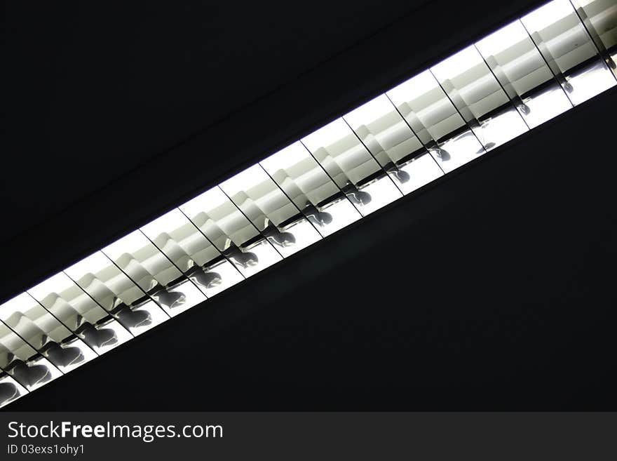 Fluorescent light at high f-stop with dark background