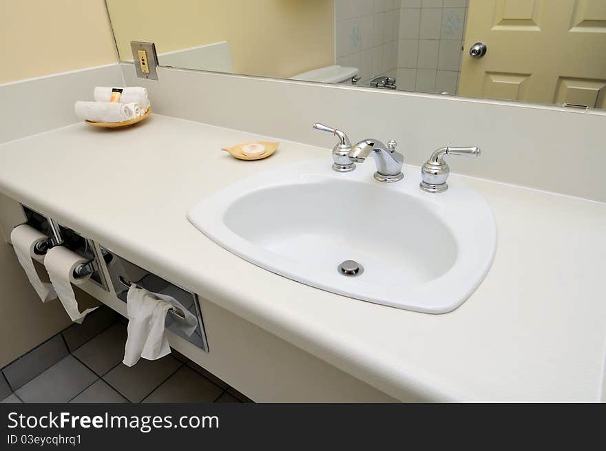 White and high class wash basin in luxurious hotel. White and high class wash basin in luxurious hotel.