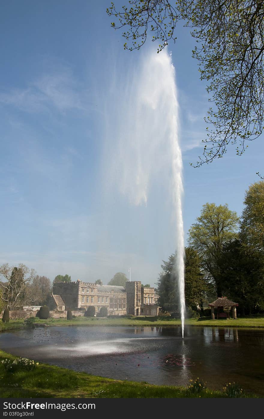 Forde Abbey and the centenary Fountain