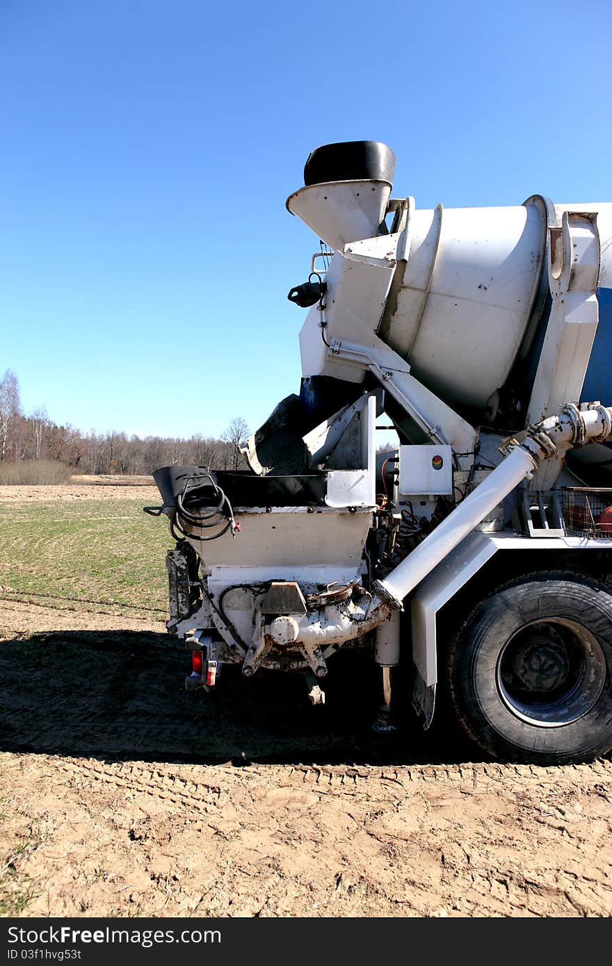 A concrete pumper on the building site