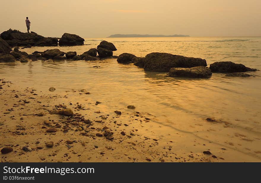 Attractions in Chonburi, Thailand called Koh Lan island is beautiful and crystal clear waters to be playing really. Attractions in Chonburi, Thailand called Koh Lan island is beautiful and crystal clear waters to be playing really.