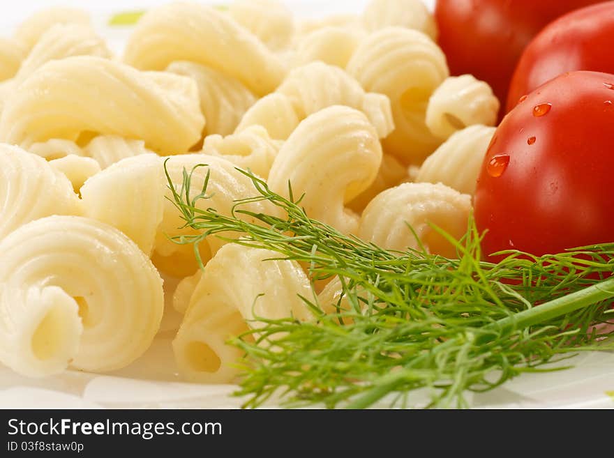 Boiled pasta with fresh tomatoes