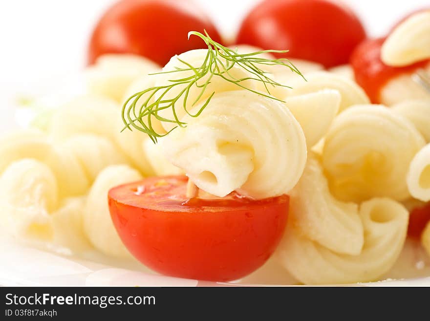 Boiled pasta with fresh tomatoes