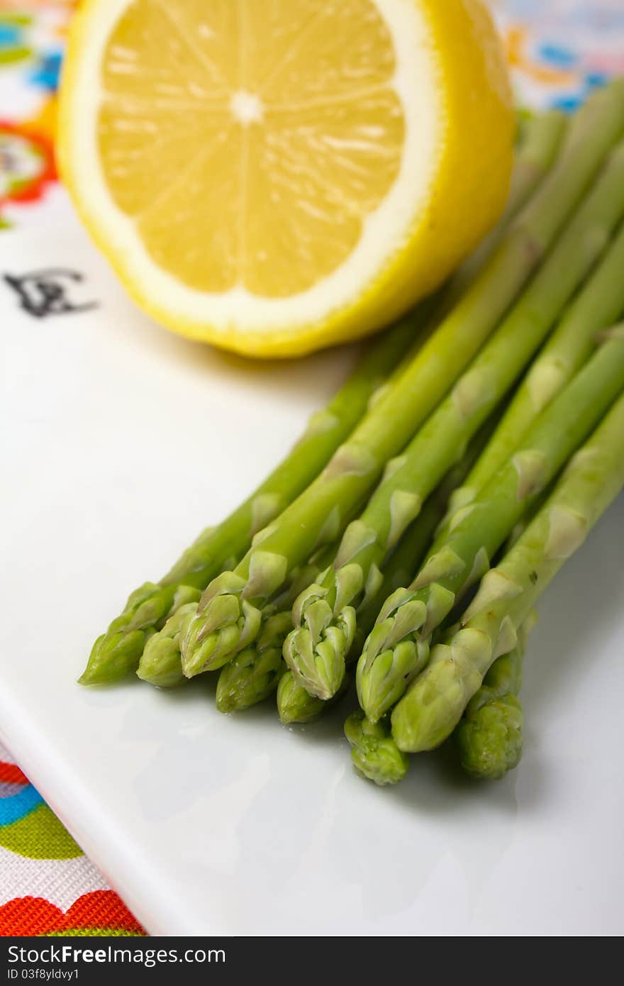 Asparagus with lemon