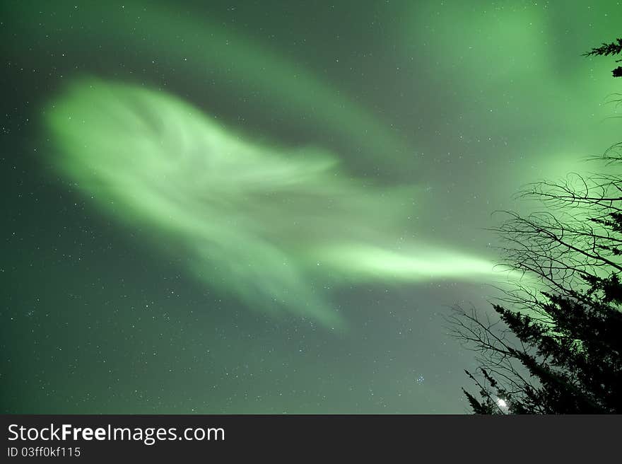 Aurora forms a mushroom right overhead. Aurora forms a mushroom right overhead