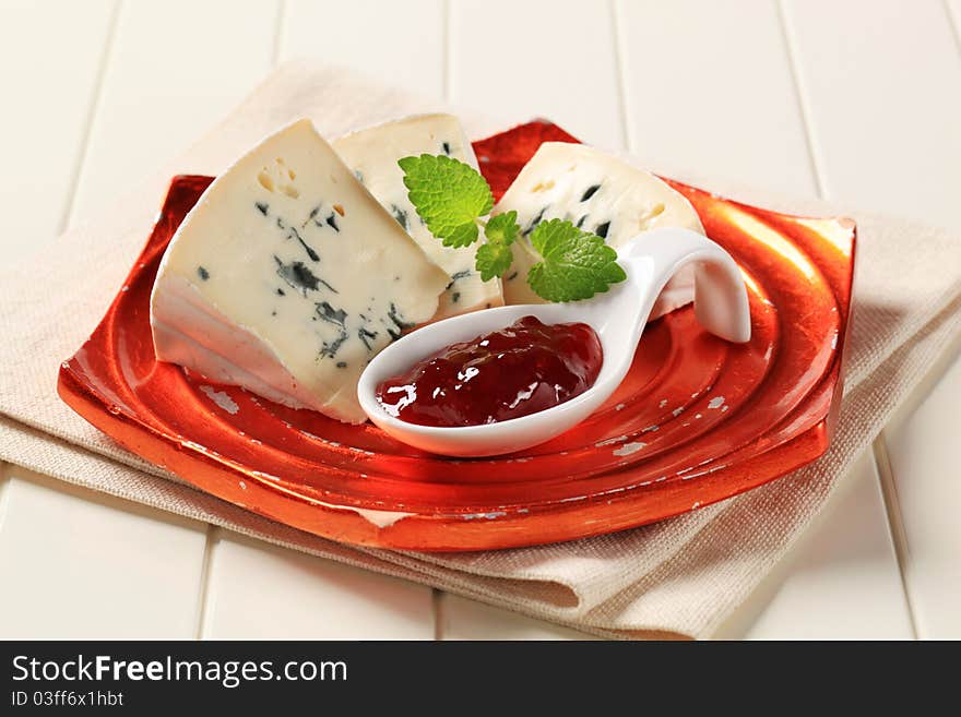 Blue cheese and spoon of fruit preserve