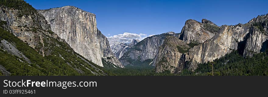 Panorama shot of the yosemite national park.