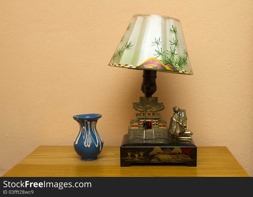 Retro table lamp and vase