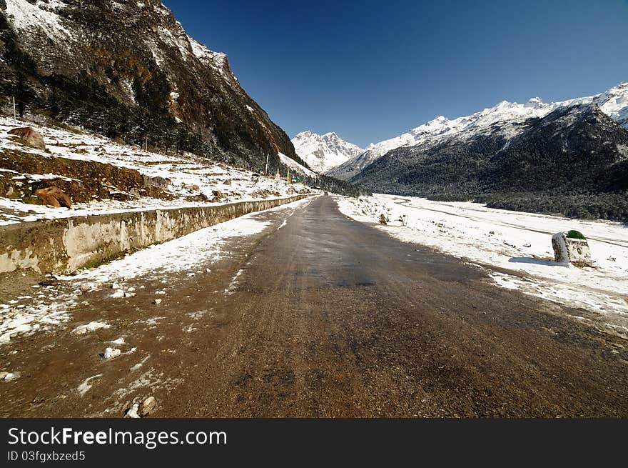 Icy roads leading to high mountains in the Himalayan range. Icy roads leading to high mountains in the Himalayan range