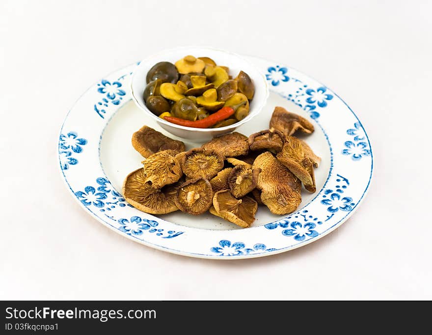 Dried and marinaded mushrooms