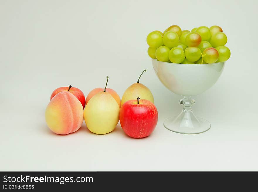 These fruits are the handicrafts ,The fruits pan is translucent. These fruits are the handicrafts ,The fruits pan is translucent