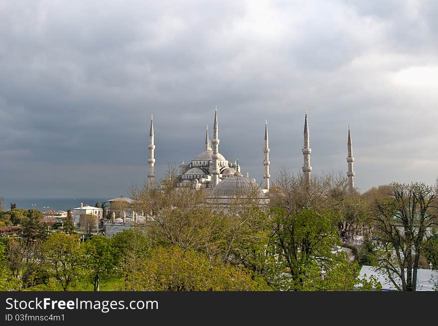 Sultanahmet Mosque at Istanbul as seen from Sultanahmet Gardens