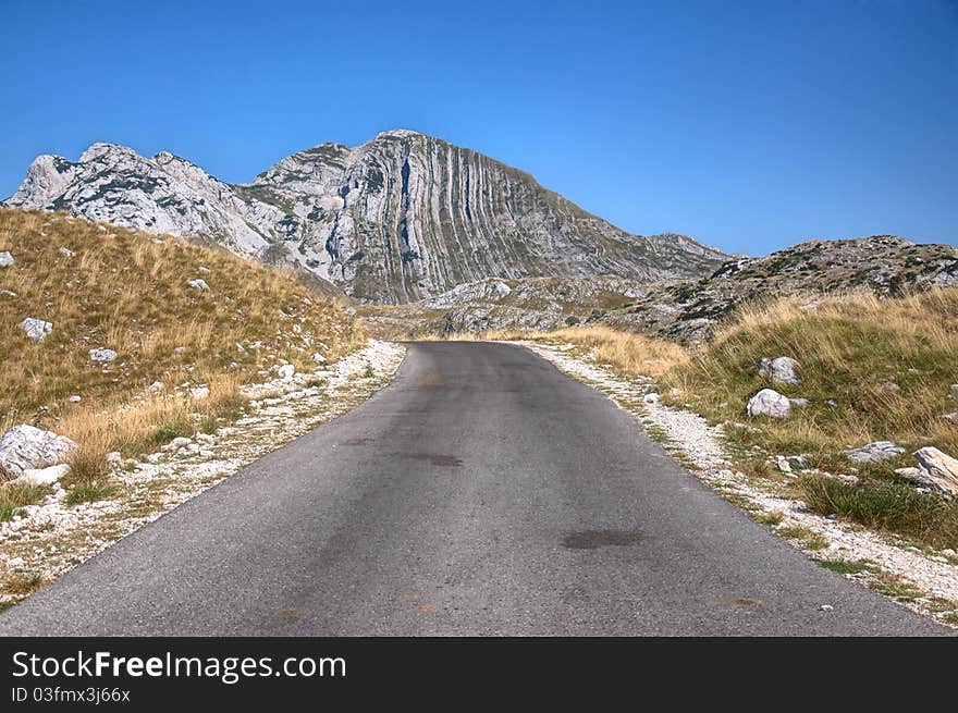 Asphalt road in mountains, Montenegro Dormitor