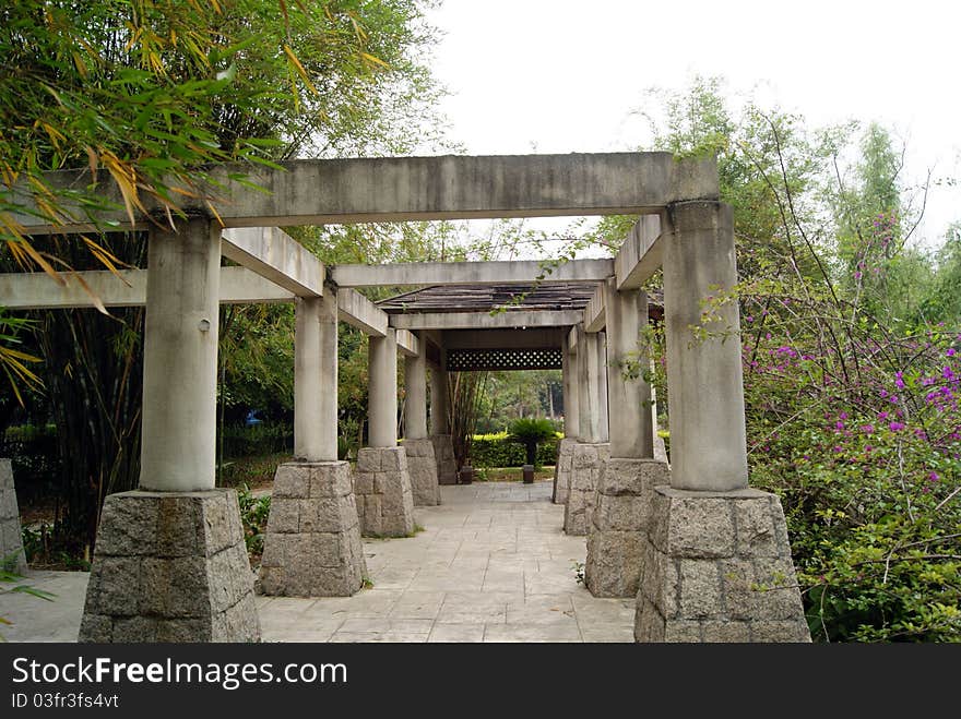 Gallery, the park's covered corridor, cement shelf, its a colorless.