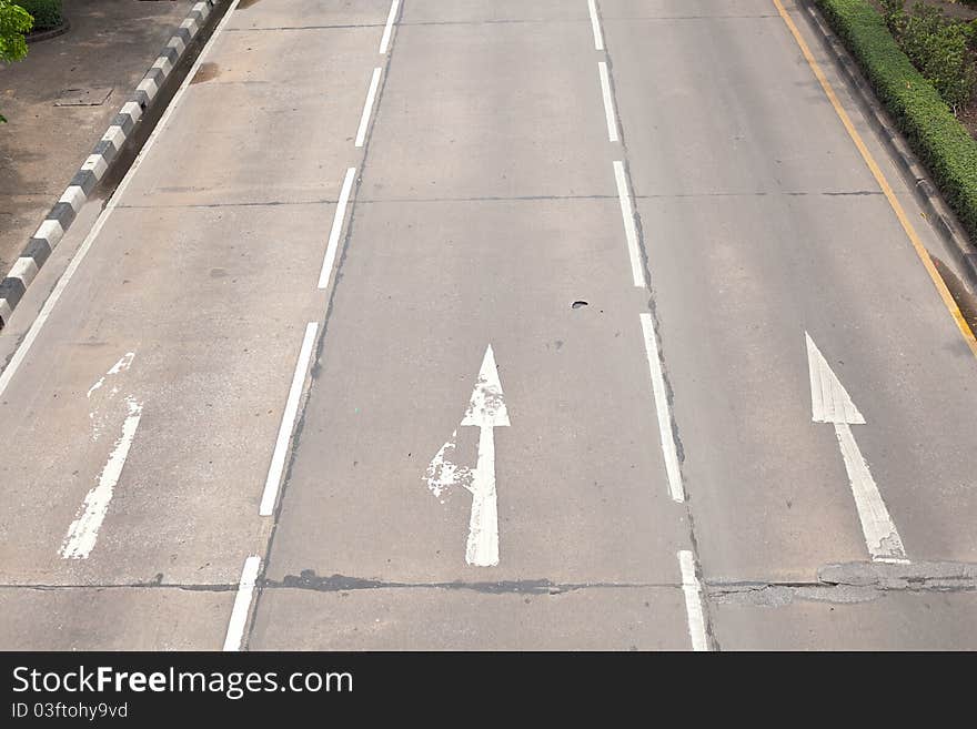 Symbol on the road on the arrow pointing along the road.