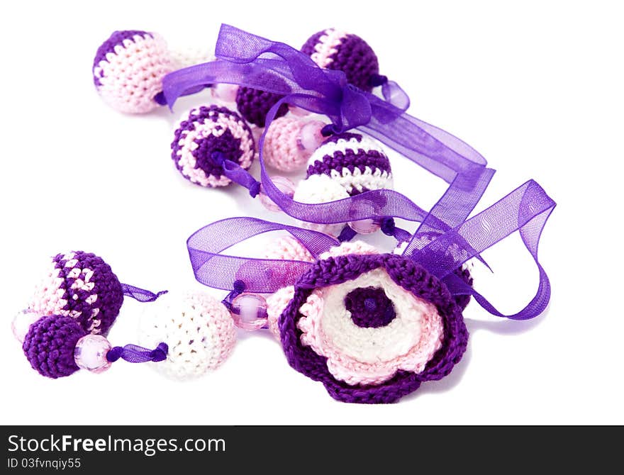 Crochet jewelry of beads and flowers