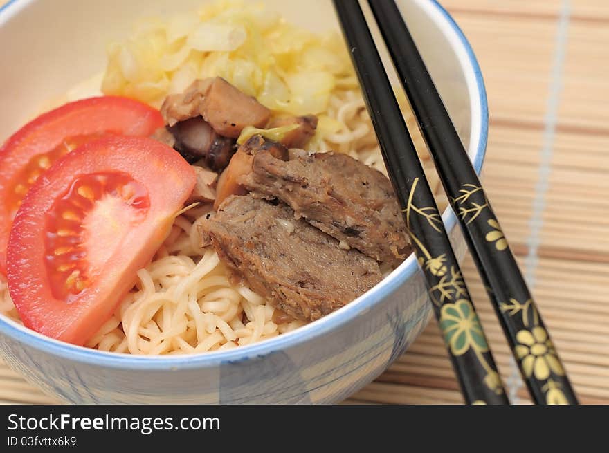 Sumptuous Japan noodle cuisine