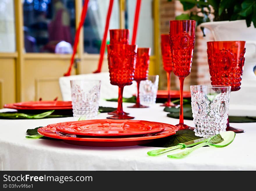 A table setup with Italian flag colours: gree, white and red. A table setup with Italian flag colours: gree, white and red