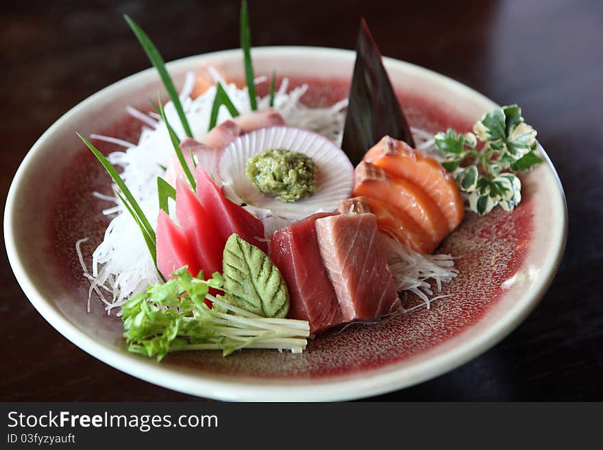 Mix sashimi : Tuna Sashimi - Maguro (fresh raw tuna) on Daikon (White Radish). Garnished with Ginger, Wasabi, Seaweed, Cucumber, Salad Leaf and Lemon. Mix sashimi : Tuna Sashimi - Maguro (fresh raw tuna) on Daikon (White Radish). Garnished with Ginger, Wasabi, Seaweed, Cucumber, Salad Leaf and Lemon