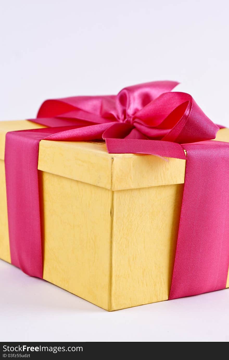 Yelloy present box with ribbon bow