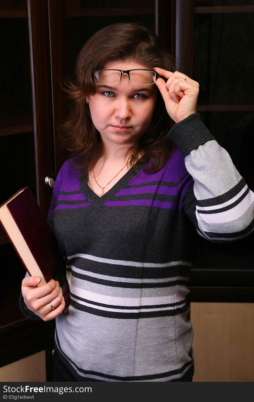 Pretty brunet girl with book.