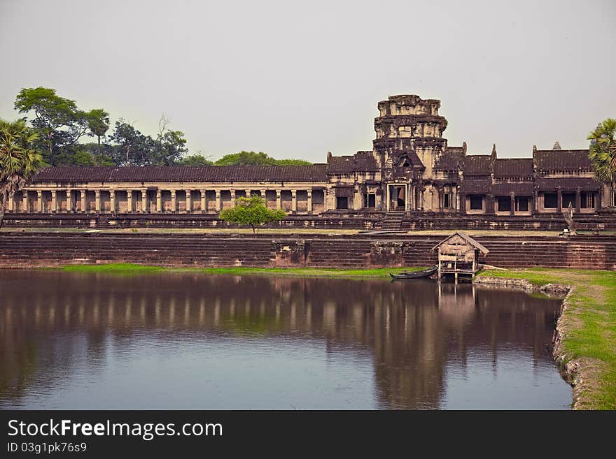 Photo Angkor Wat - ancient Khmer temple in Cambodia. UNESCO world heritage site