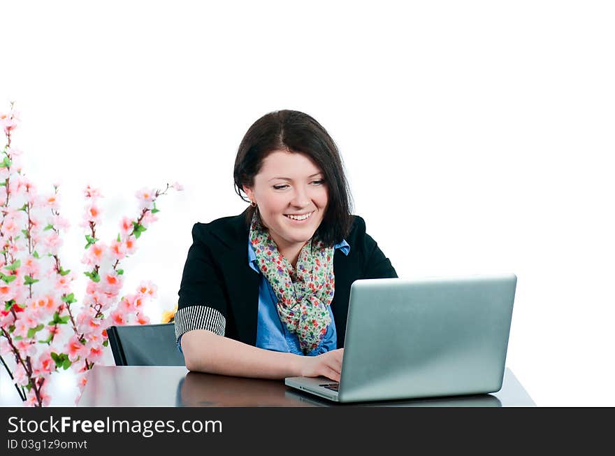 The businesswoman works at the computer at the office