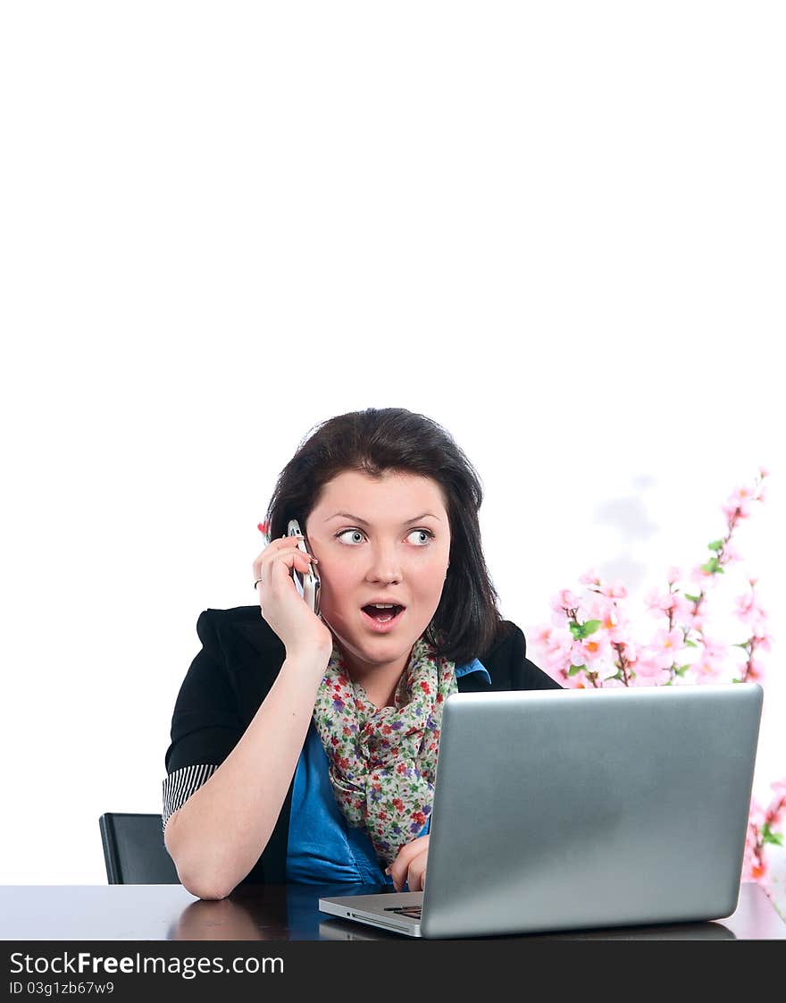 The businesswoman works at the computer at the office