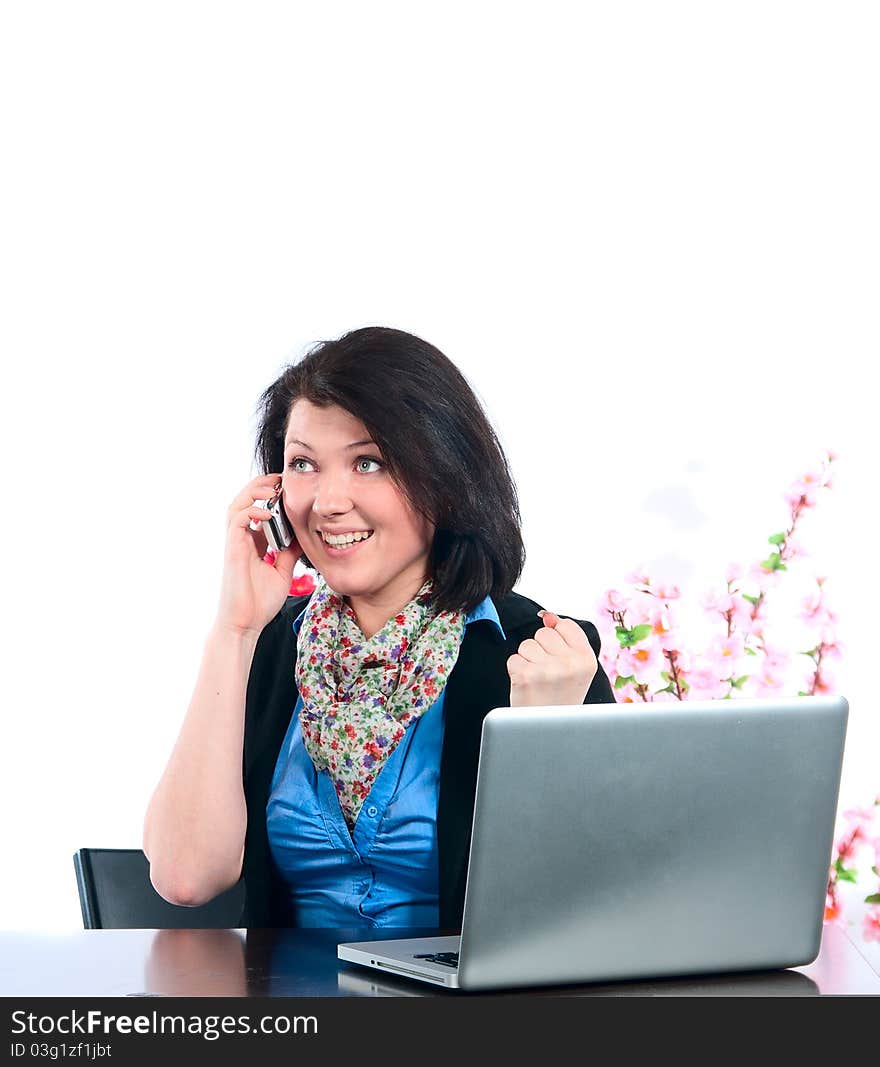 The businesswoman works at the computer at the office