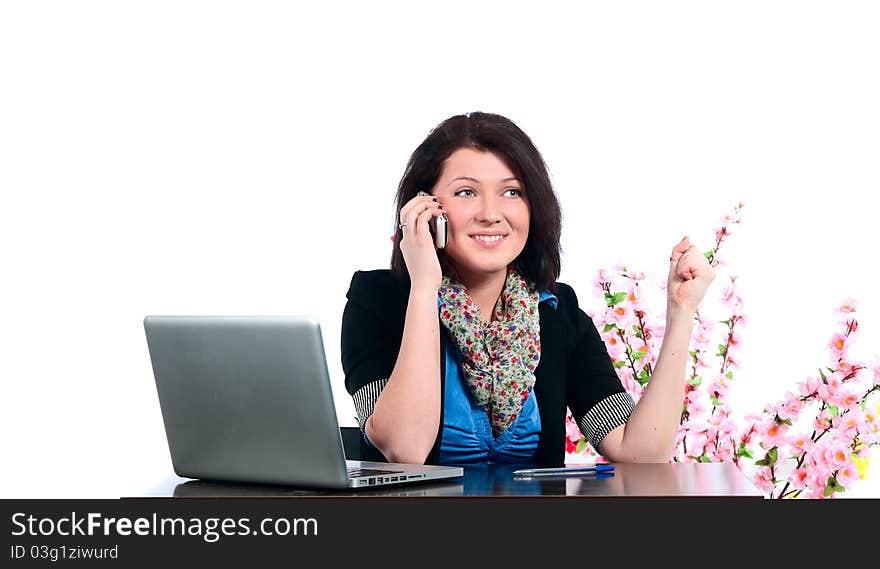 The businesswoman works at the computer at the office