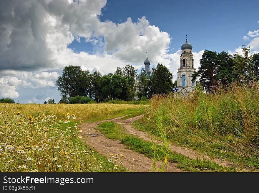 Road the leader to the Temple in village Glebovo.